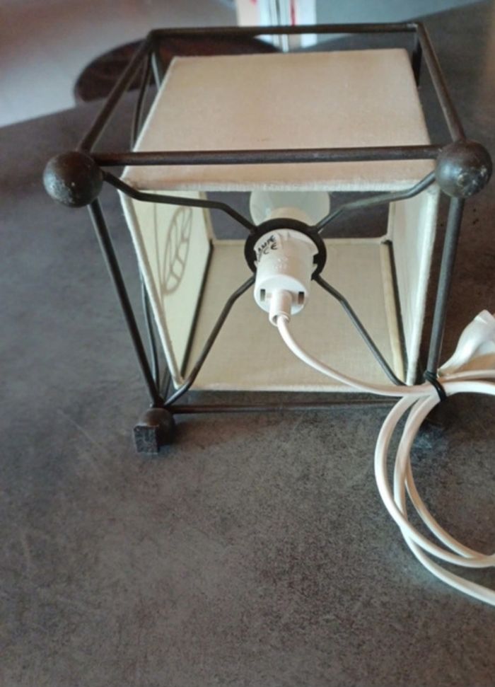Jolie lampe decorative fer et tissus - photo numéro 4