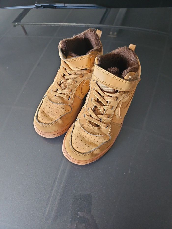Nike camel