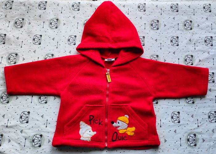 Veste polaire à capuche taille 6 mois