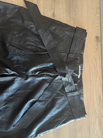 Short noir effet cuir taille 40 femme