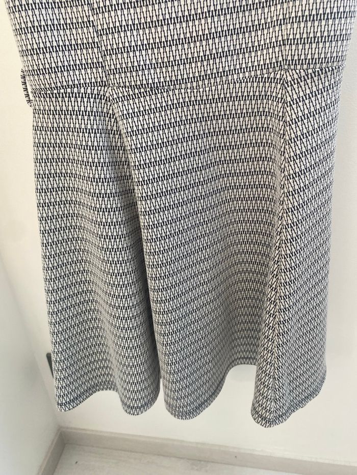Robe patineuse sans manches taille 36 motif géométrique en TBE 🤍 - photo numéro 3