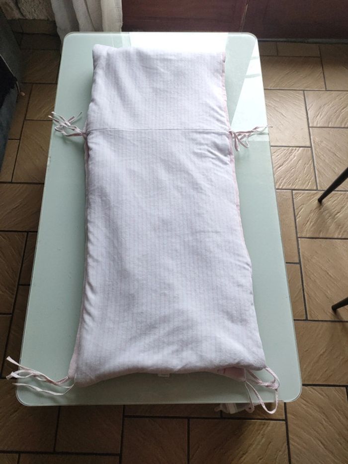 Tour de lit bébé fille Disney Minnie en parfaite état - photo numéro 2