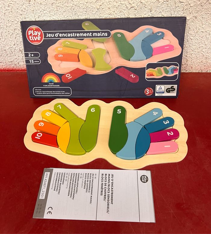 Puzzle d’encastrement main