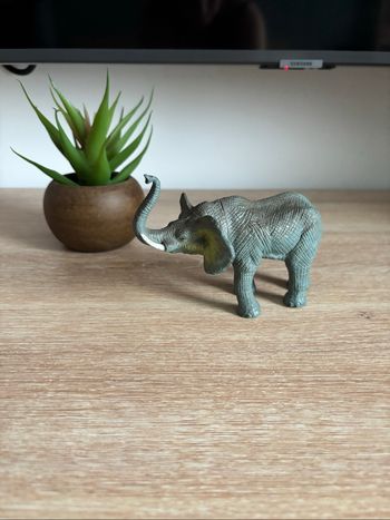 Figurine moyenne éléphant.