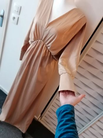 Robe longue dorée neuve sans étiquette