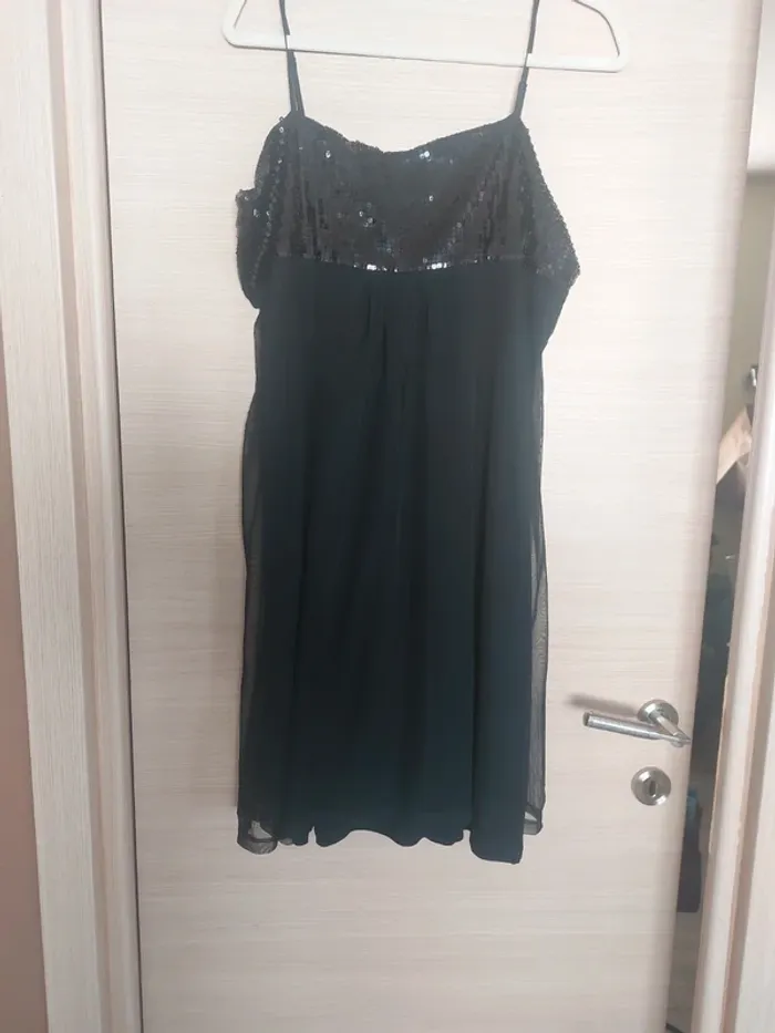 Superbe robe noire voile et sequin - photo numéro 4