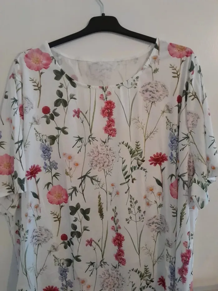 Haut blanc à thème floral, taille 7XL, manches courtes - photo numéro 2
