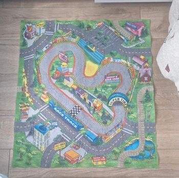 Tapis de jeu pour jouer aux petites voitures 
