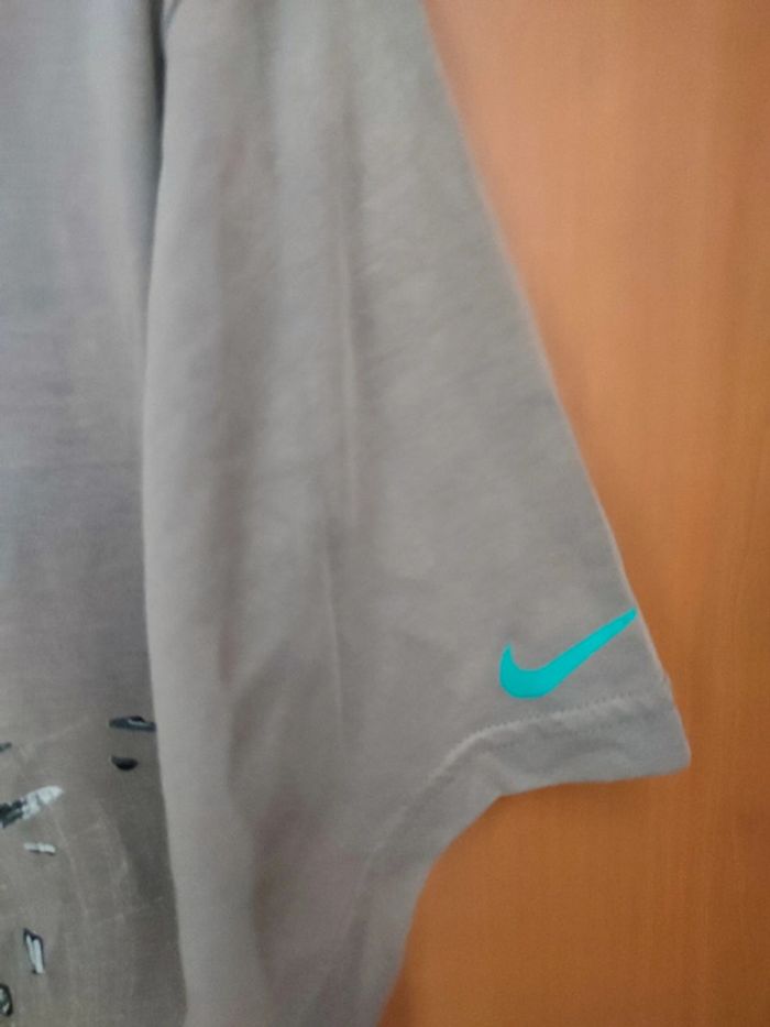 T-shirt Nike Dri-FIT taille M – design basket futuriste
- Bryant Robot bionique - photo numéro 3