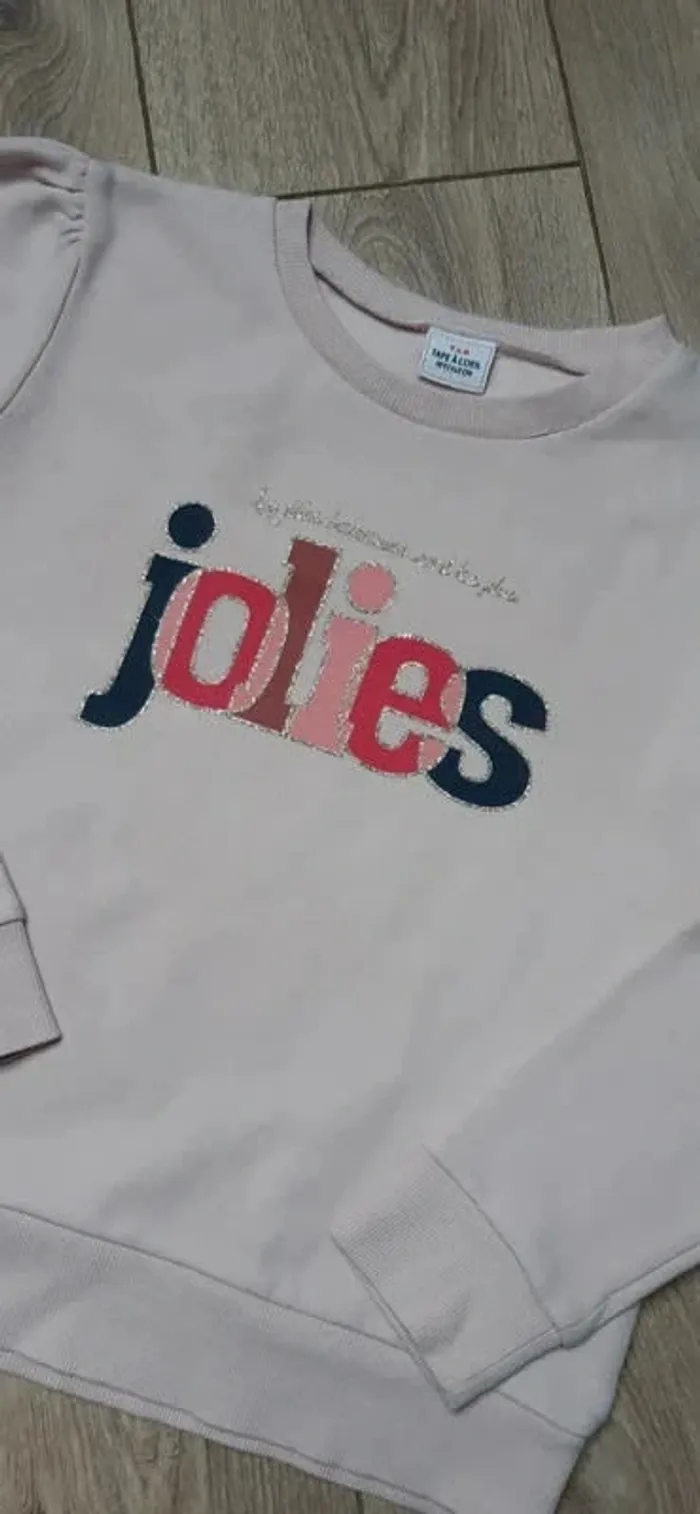 Pull type sweat "les filles heureuses sont les plus jolies" 10 ans état neuf - photo numéro 2