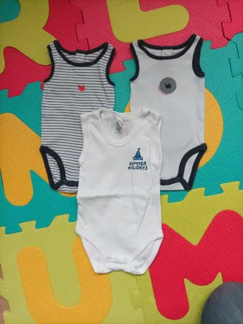 Lot de 3 bodies sans manches 3 mois