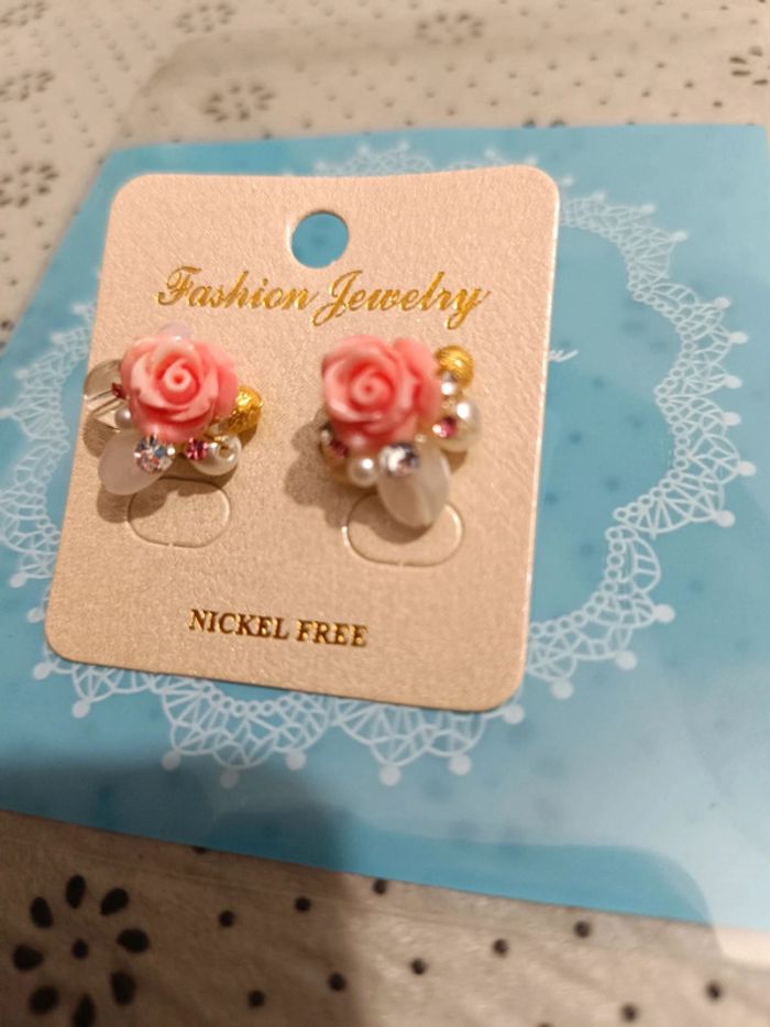 Boucles d'oreilles fantaisie rose - photo numéro 4