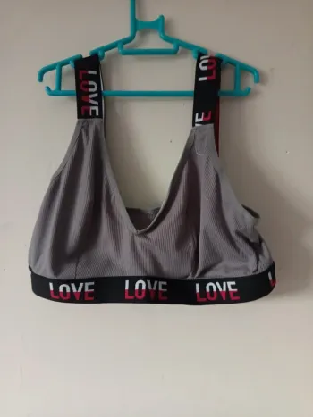 2 brassières taille L