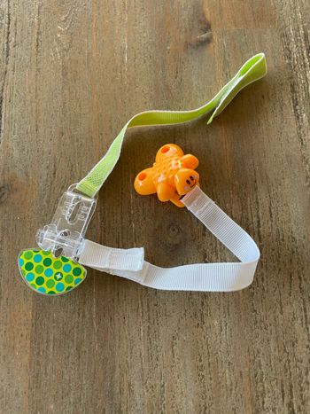 Attaches tétines sucettes