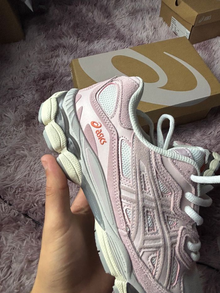 Asics GEL NYC Pink cream rose taille 43.5 - photo numéro 2