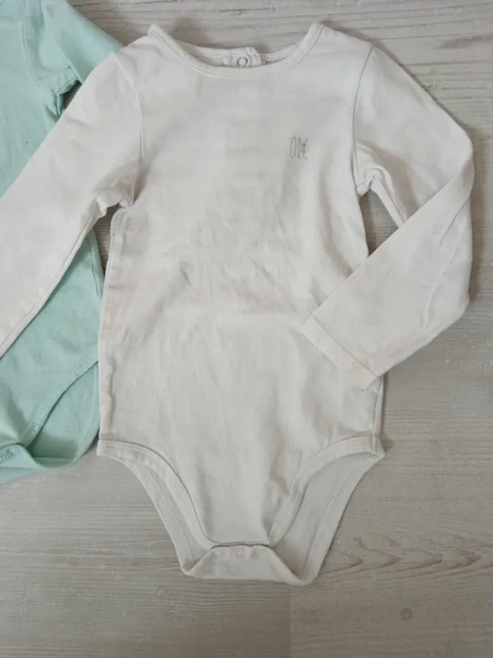 Lot de 2 bodies 18 mois - photo numéro 2