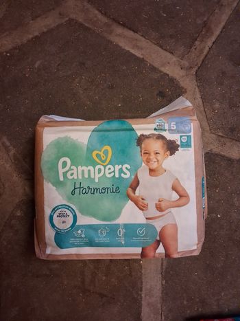 Paquet neuf 31 couches Pampers Harmonie T5