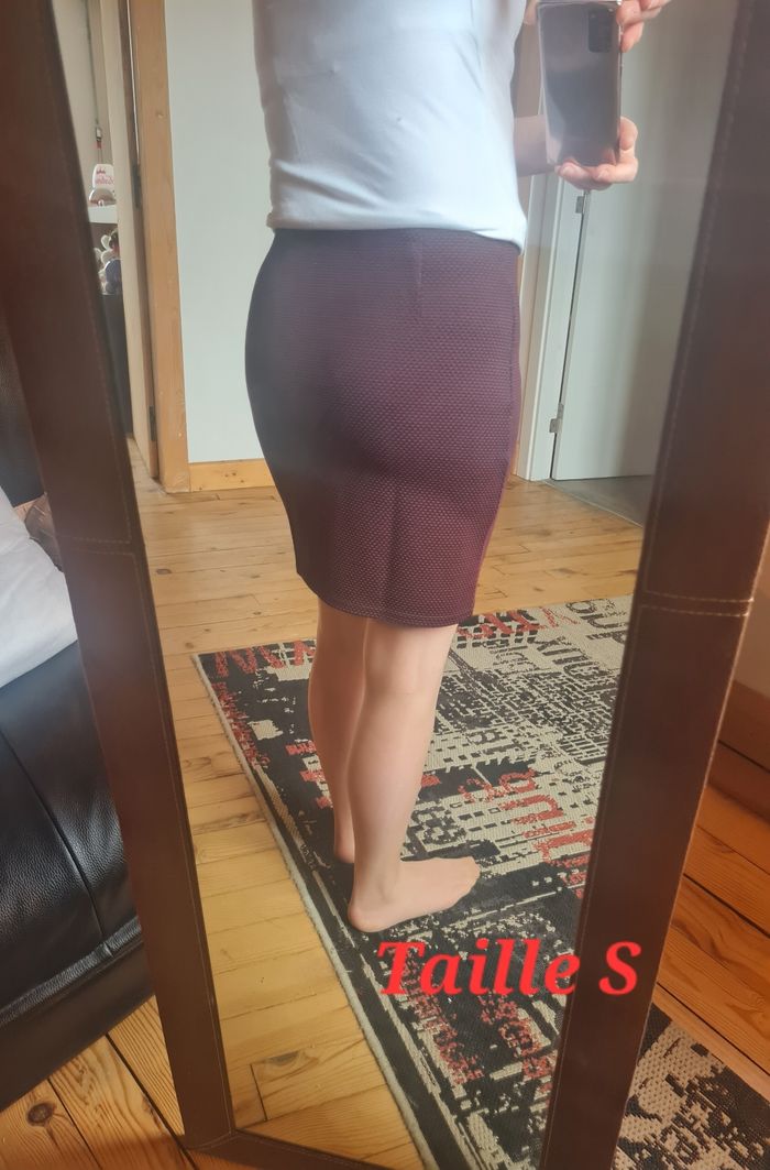 Jupe bordeaux Kiabi – Taille S/M – Neuve sans étiquette