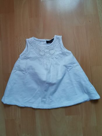 T. Shirt sans manche bébé fille.