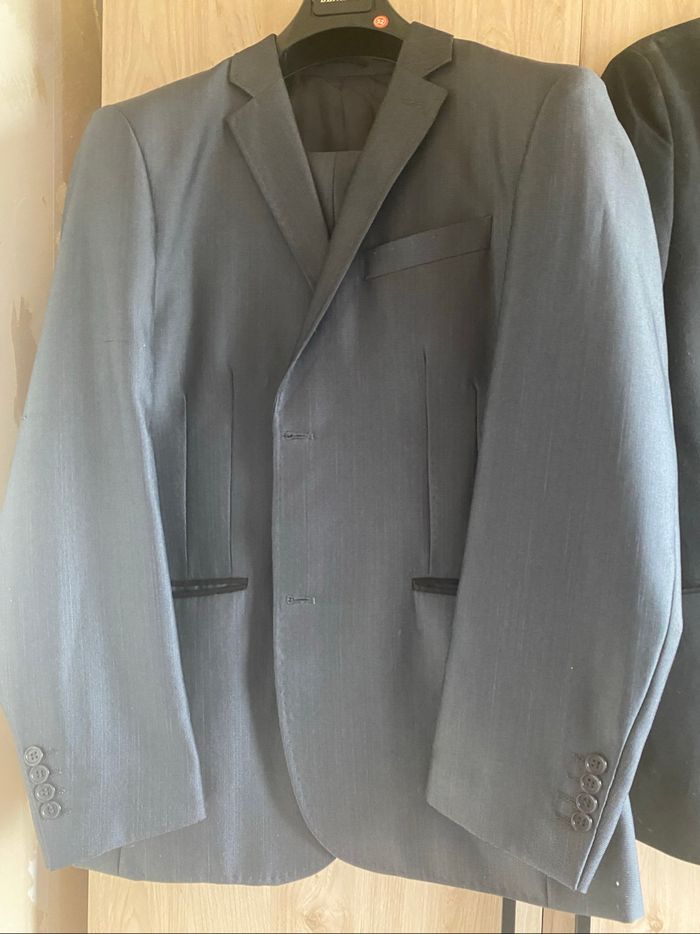 Beau costume gris foncé  2 pièce