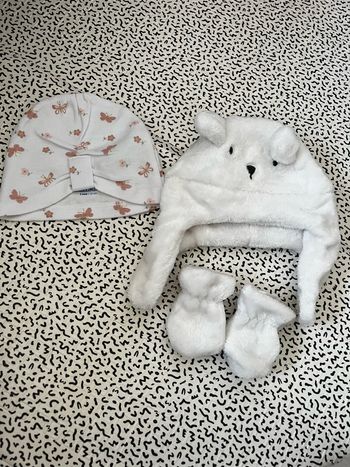 Lot de bonnets + moufles 3mois