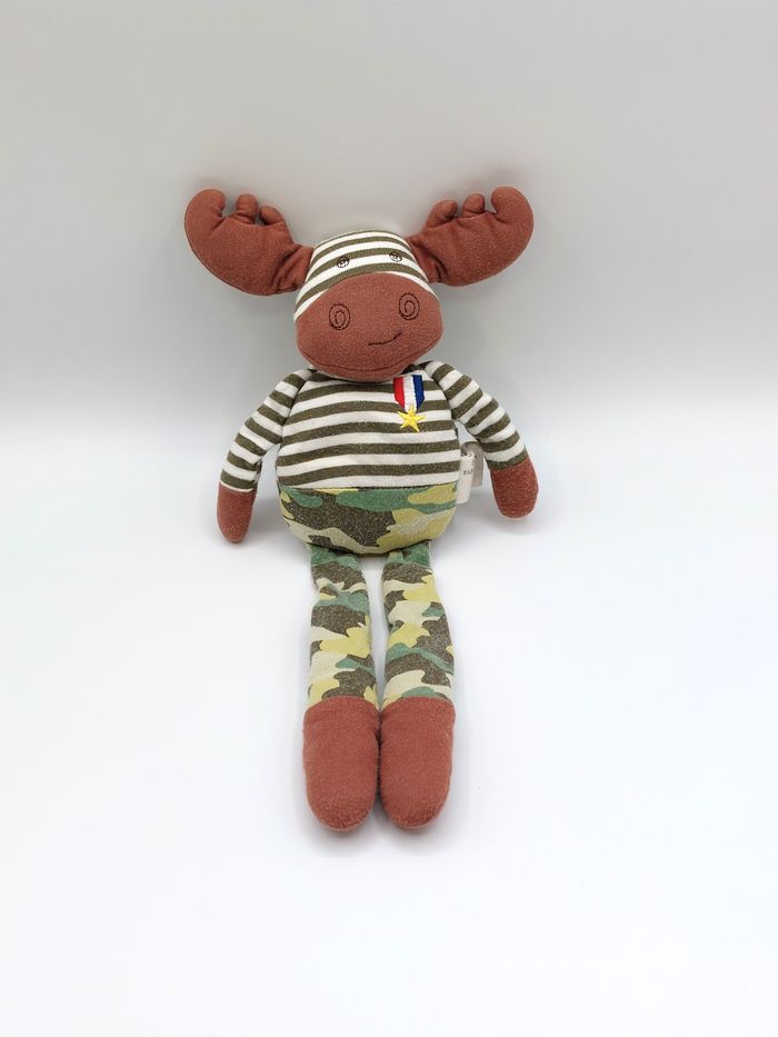 Doudou peluche sergent élan kaki Moose Organic Farm Buddies grelot médaille 30 cm