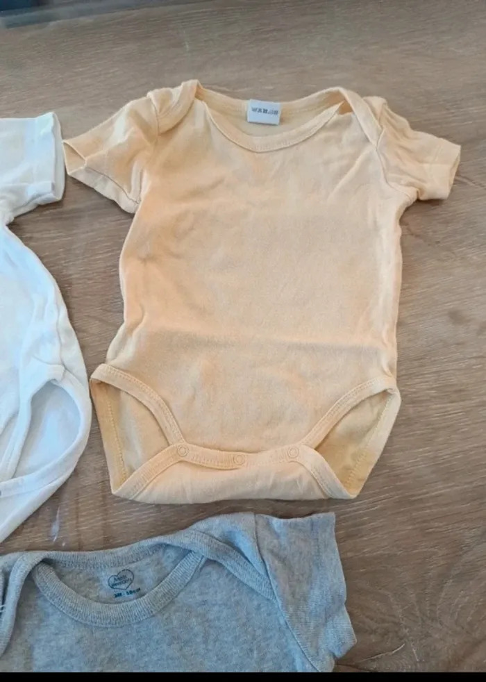 Lot de 3 bodies 3 mois - photo numéro 4