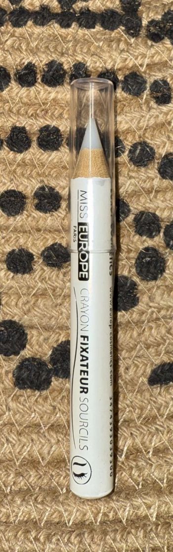 Crayon fixateur sourcils neuf