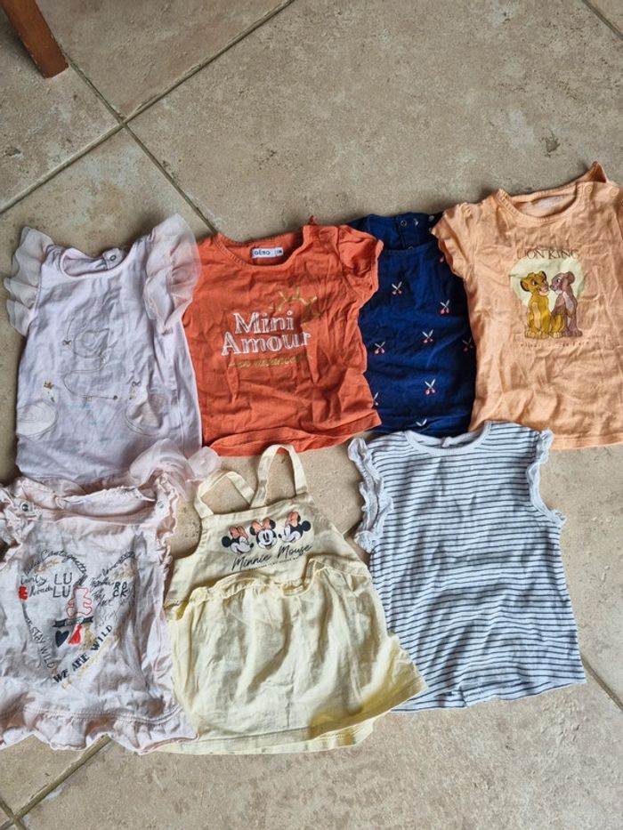 Lot de tee shirts et débardeur 12 mois