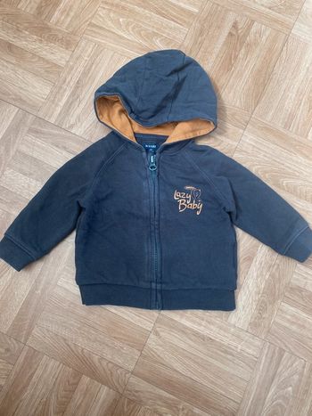 Veste avec capuche et zip taille 6 mois Kiabi