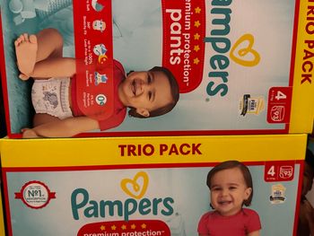 Un lot de deux cartons de couches Pampers premium taille4 Soit un total de 186 couches à 59€