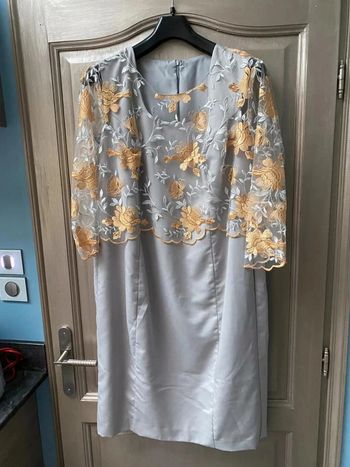 Robe sans manche grise avec boléro en dentelle orange taille 50/52
