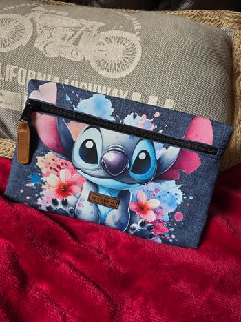 Pochette avant Cabaïa Customisé Stitch