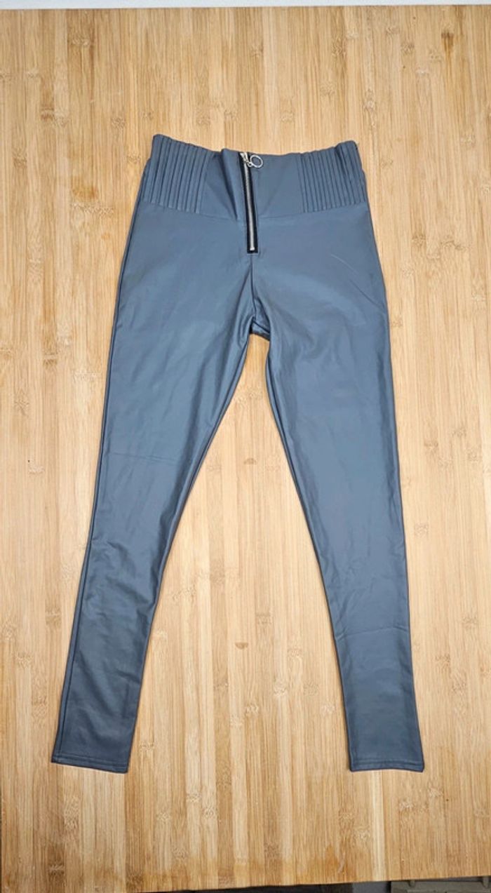Pantalon stretch imitation cuir T:32 - photo numéro 2