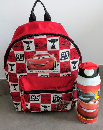 Sac à dos et gourde cars