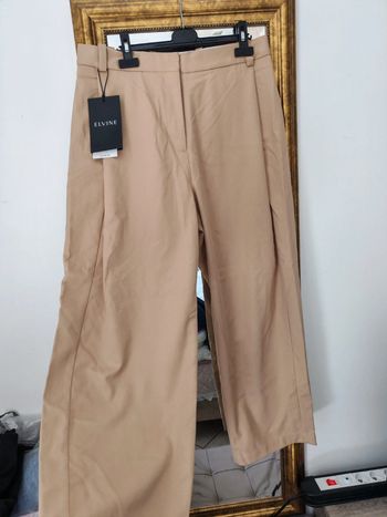 Pantalon neuf taille 42