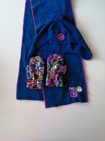 Ensemble châle bonnet moufles polaire