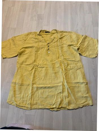 Blouse jaune manches courtes avec petits boutons devant XL /XXL très bon état