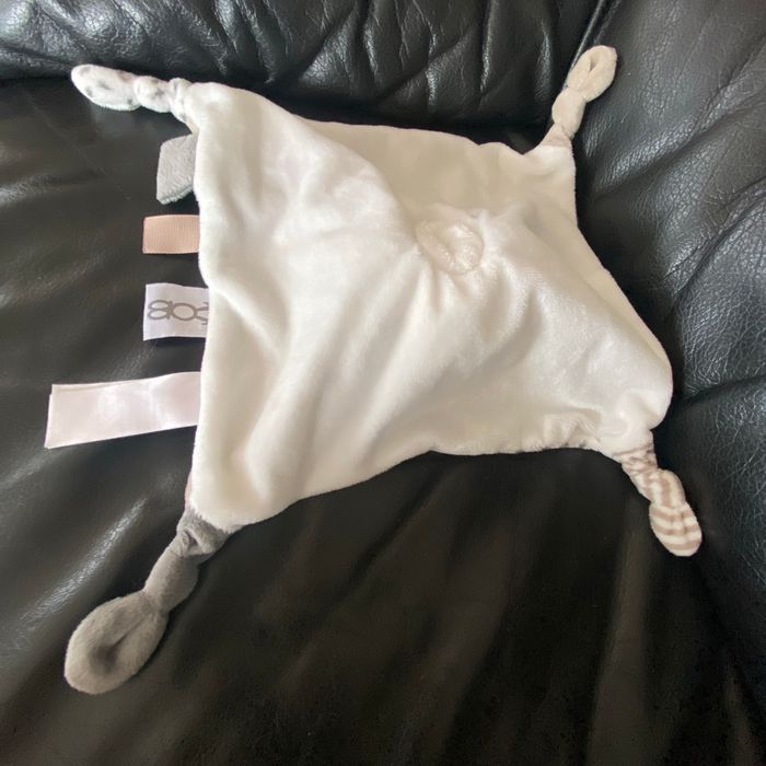 DOUDOU PLAT LAPIN OBAIBI CARRÉ ÉTOILE GRIS BLANC 27 CM - photo numéro 2