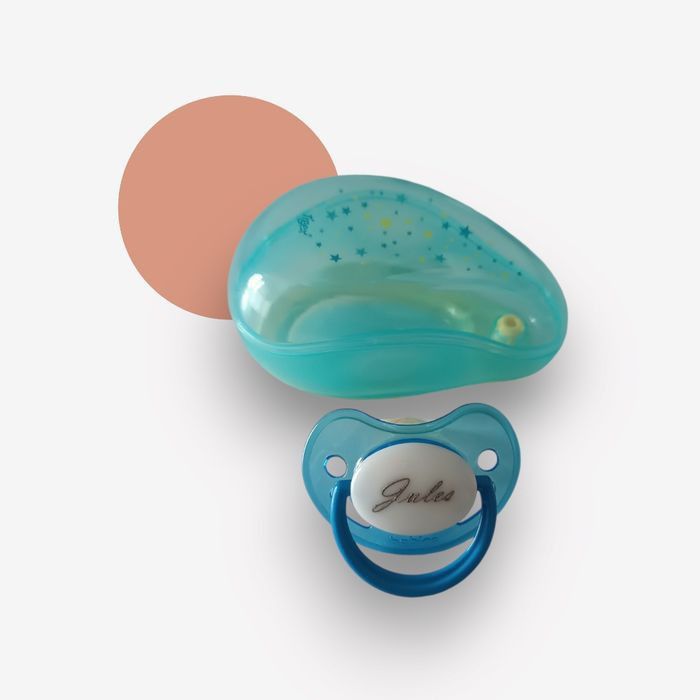 Sucette personnalisée "Jules" neuve avec étui, phosphorescent