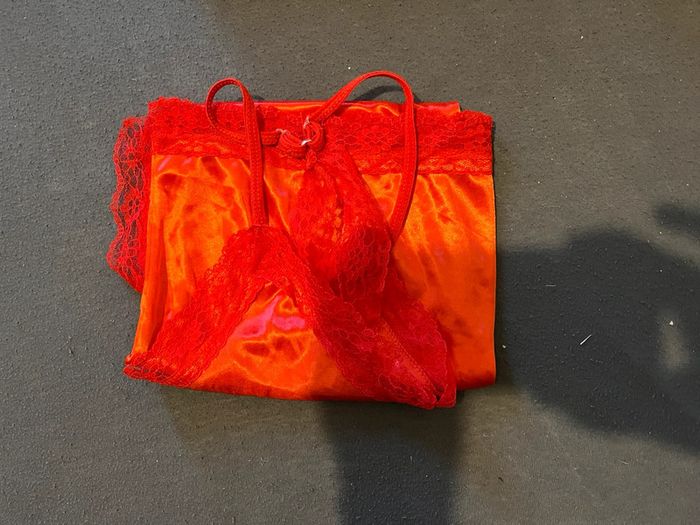 Chemise de nuit rouge - photo numéro 3