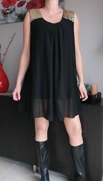 Jolie robe noire et dorée