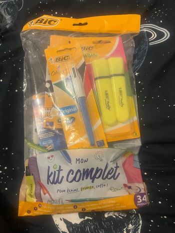 Kit complet d’écriture (34 produits ). Bic