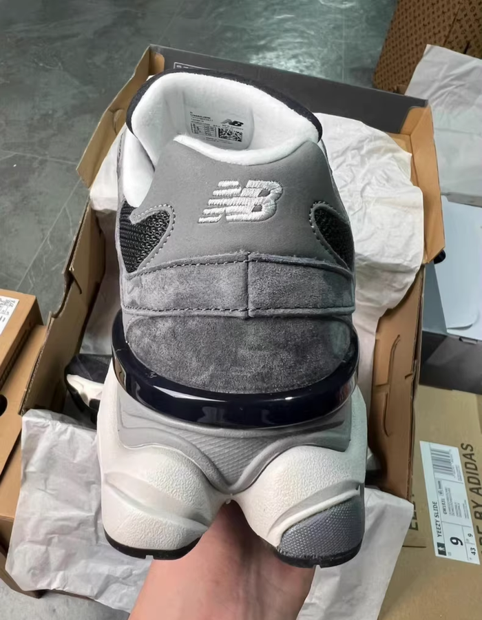 New Balance 9060 Noir et Gris 43 - photo numéro 4