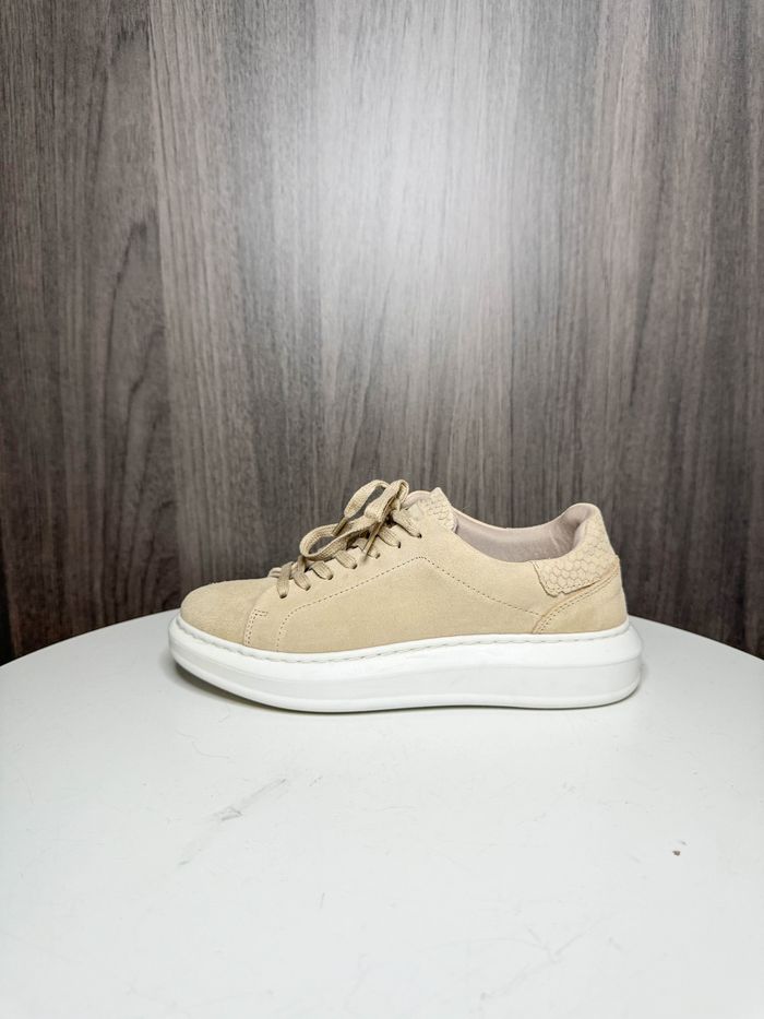 Baskets en daim beige