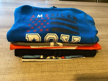 Lot pulls et maillots 4 ans