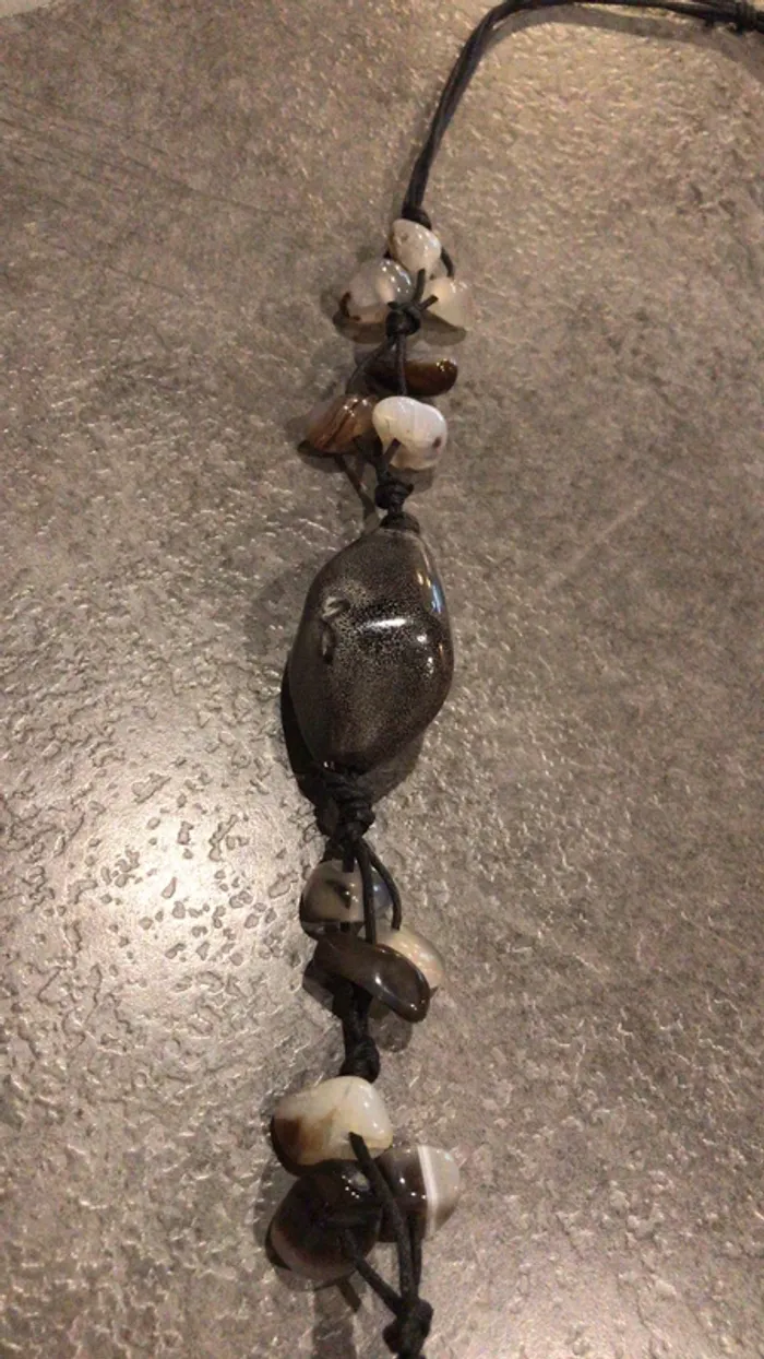 Collier avec pierres - photo numéro 5