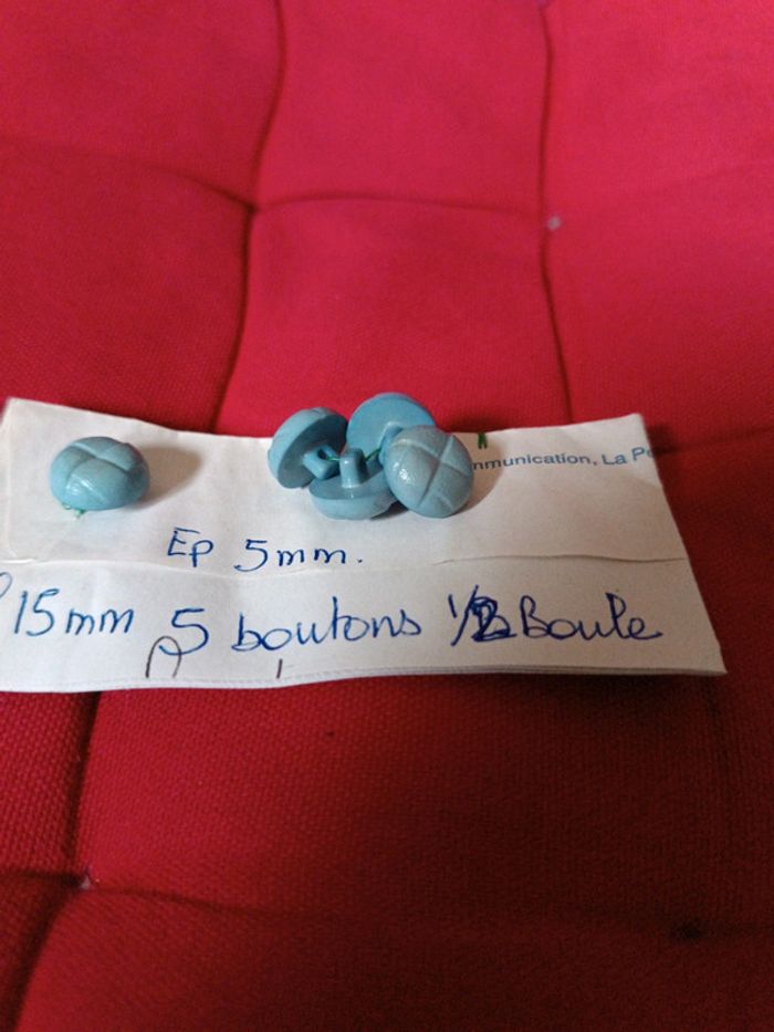 Lot 5 boutons 1/2 boule bleu clair - photo numéro 3