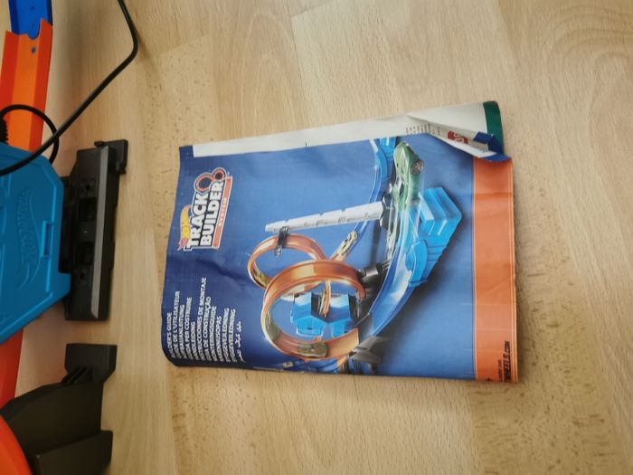 Looping hot wheels avec 4 voitures - photo numéro 2