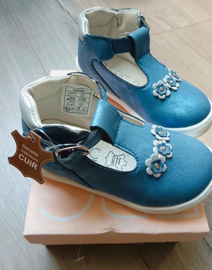 Chaussures sandales neuve T.23 - photo numéro 5